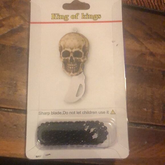 Retro skull pocket mini folding knife necklace, keychain, pendant EDC Tool. - Picture 9 of 9